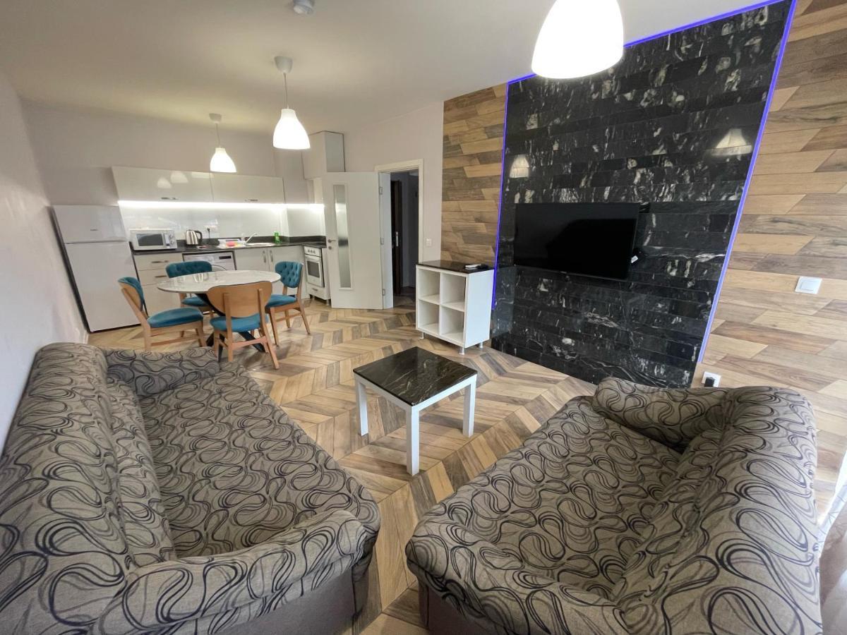 Sunny Apartment In Studentski Grad, Behind Unss Sofia Esterno foto