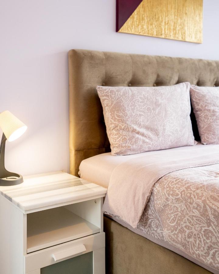 Sunny Apartment In Studentski Grad, Behind Unss Sofia Esterno foto