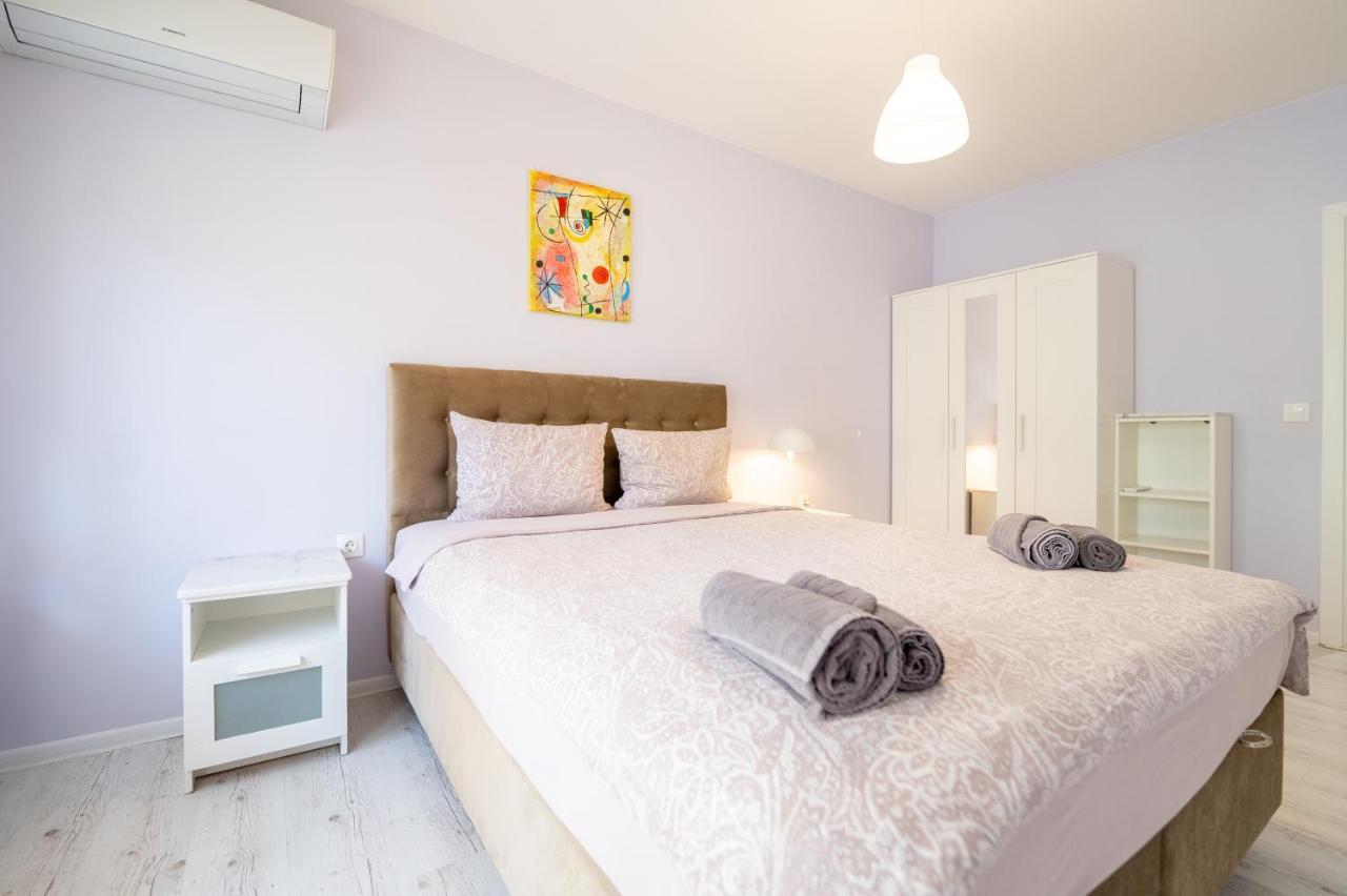 Sunny Apartment In Studentski Grad, Behind Unss Sofia Esterno foto