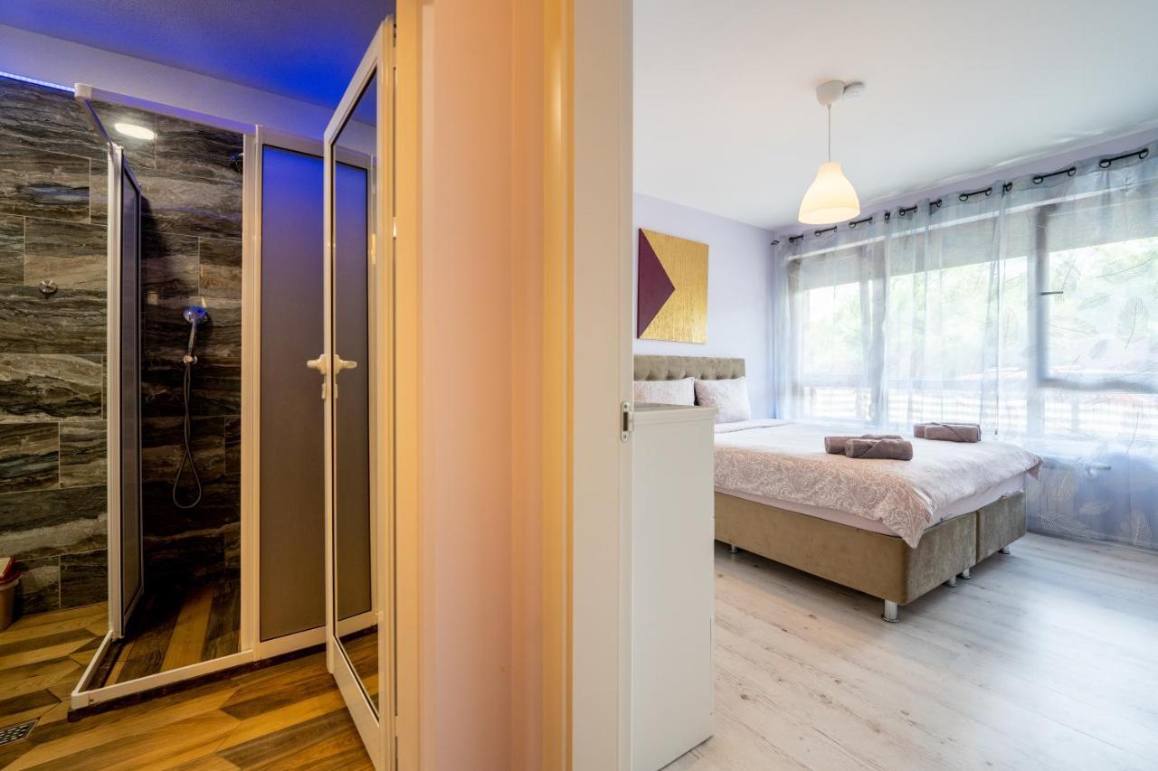 Sunny Apartment In Studentski Grad, Behind Unss Sofia Esterno foto