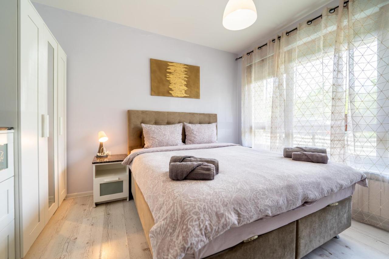 Sunny Apartment In Studentski Grad, Behind Unss Sofia Esterno foto