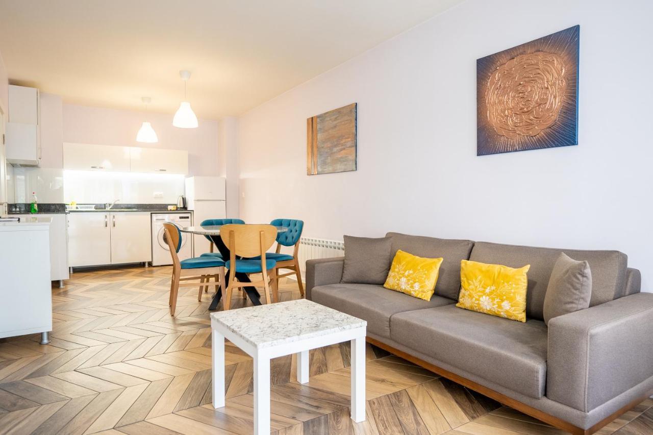 Sunny Apartment In Studentski Grad, Behind Unss Sofia Esterno foto