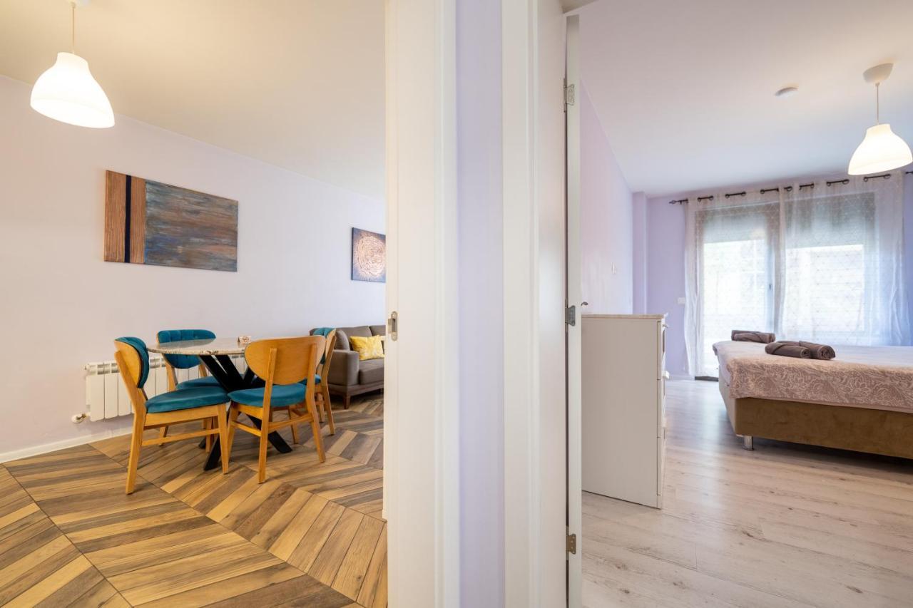 Sunny Apartment In Studentski Grad, Behind Unss Sofia Esterno foto