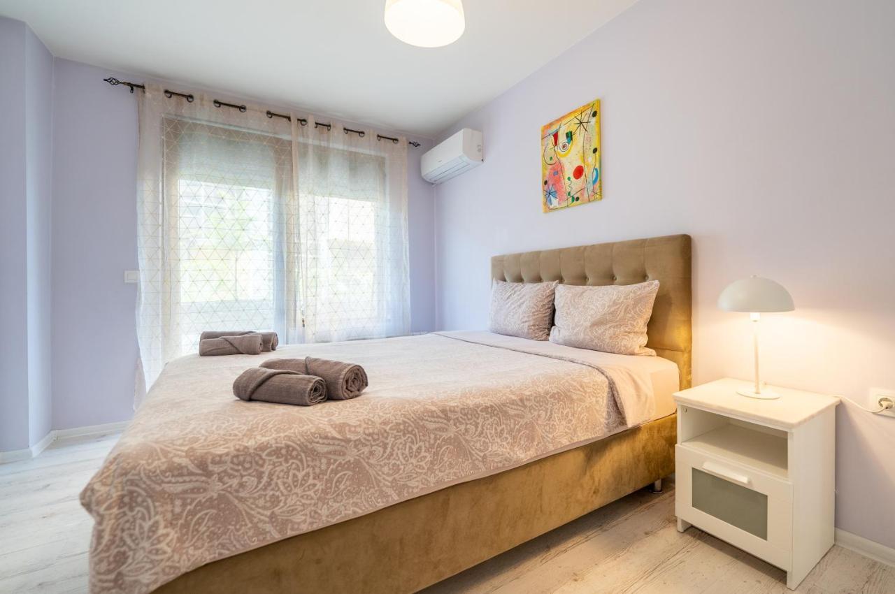 Sunny Apartment In Studentski Grad, Behind Unss Sofia Esterno foto