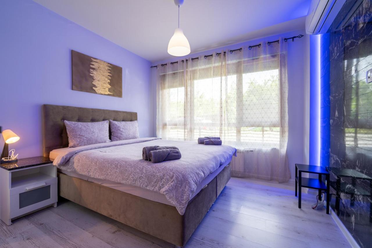 Sunny Apartment In Studentski Grad, Behind Unss Sofia Esterno foto