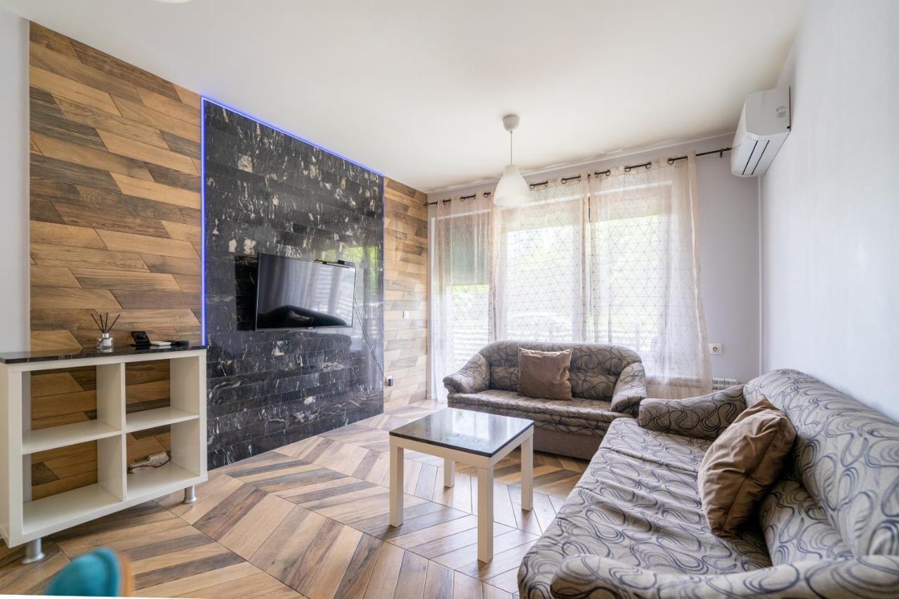 Sunny Apartment In Studentski Grad, Behind Unss Sofia Esterno foto