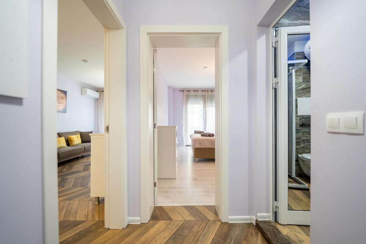 Sunny Apartment In Studentski Grad, Behind Unss Sofia Esterno foto